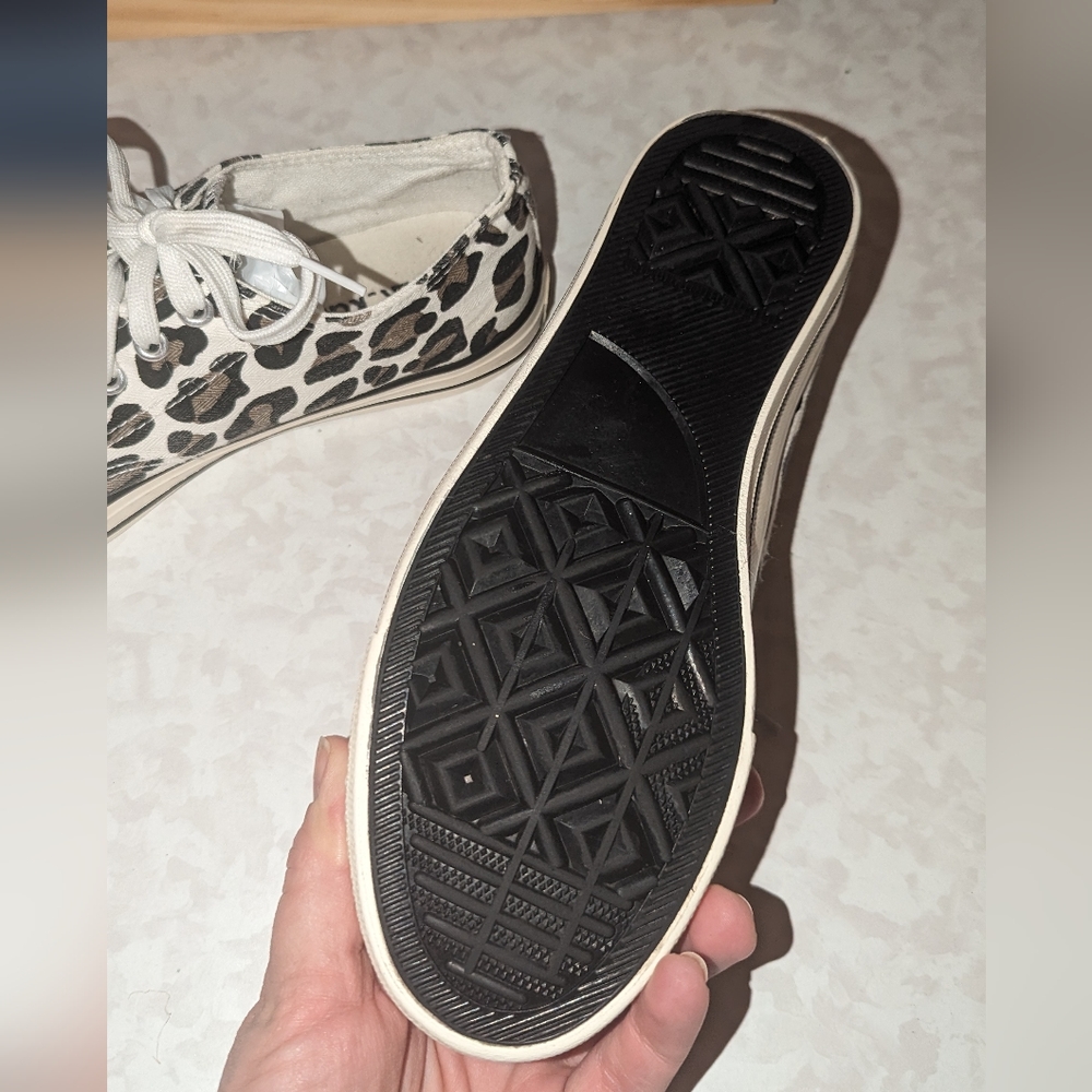 Taupe and gray leopard print sneakers sz 8 - Picture 4 of 5